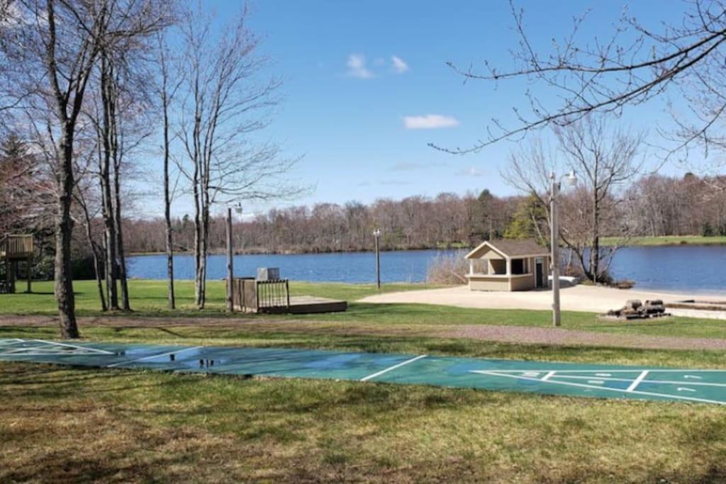 Walk To Pool & Beach - Spacious Gateway, Hot Tub, Game Room Pocono Country Place Dış mekan fotoğraf